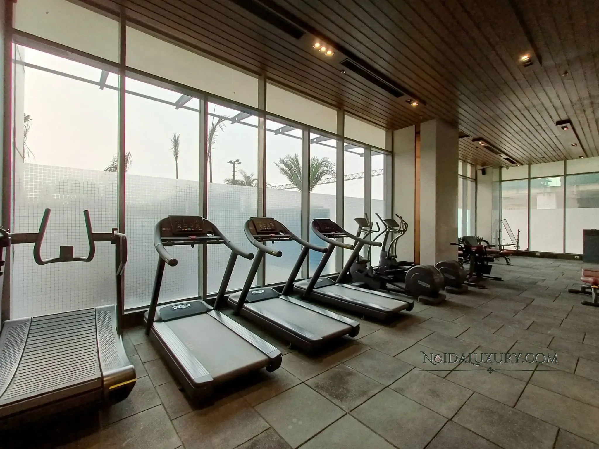 Supertech Supernova flat for rent – luxury 3 BHK apartment on Noida Expressway with clubhouse